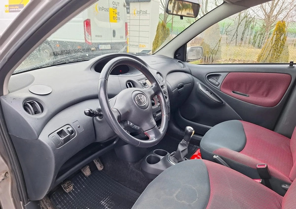 Toyota Yaris cena 7900 przebieg: 298000, rok produkcji 2005 z Brodnica małe 781